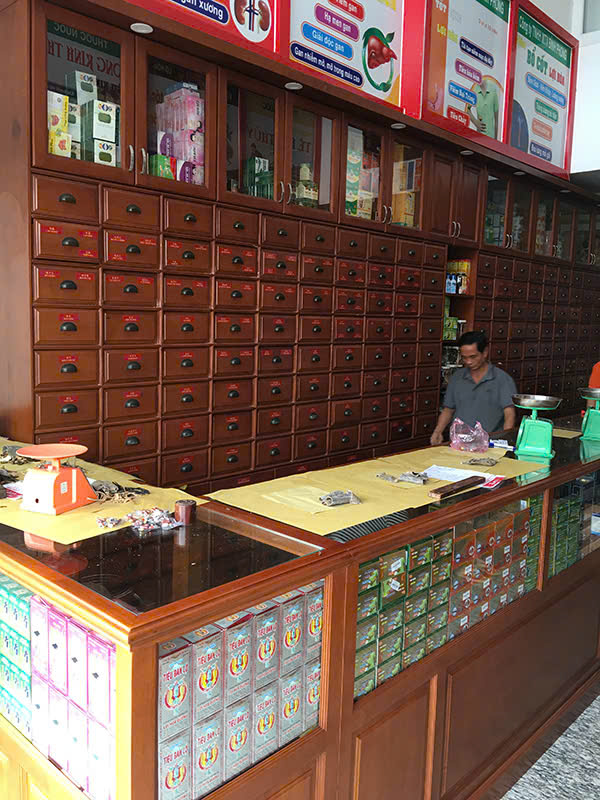 Quầy kệ thuốc
